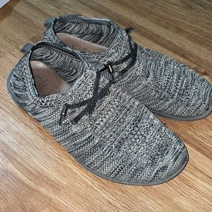 I have a pair of gray hey dudes size 10 need gone ASAP